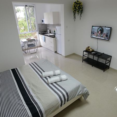 Olga Beach Apartment 28 하이파 외부 사진