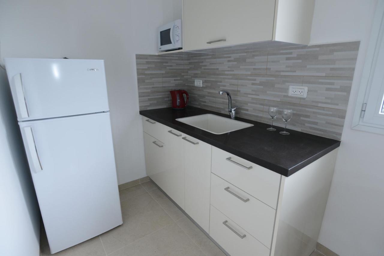 Olga Beach Apartment 28 하이파 외부 사진