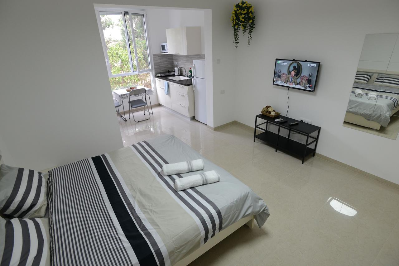 Olga Beach Apartment 28 하이파 외부 사진