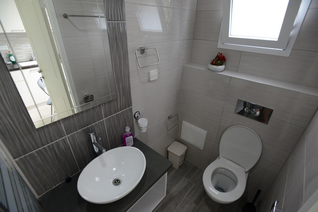 Olga Beach Apartment 28 하이파 외부 사진