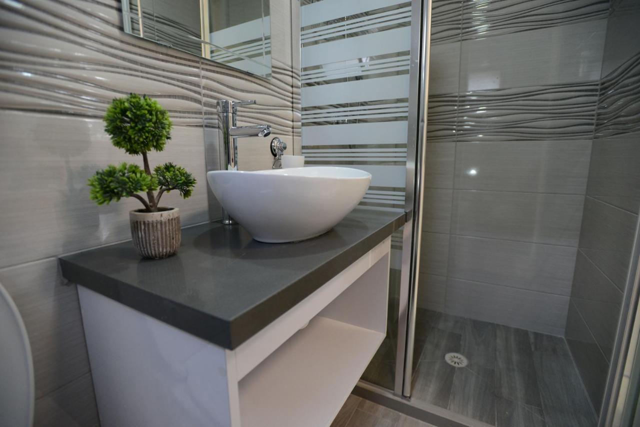 Olga Beach Apartment 28 하이파 외부 사진